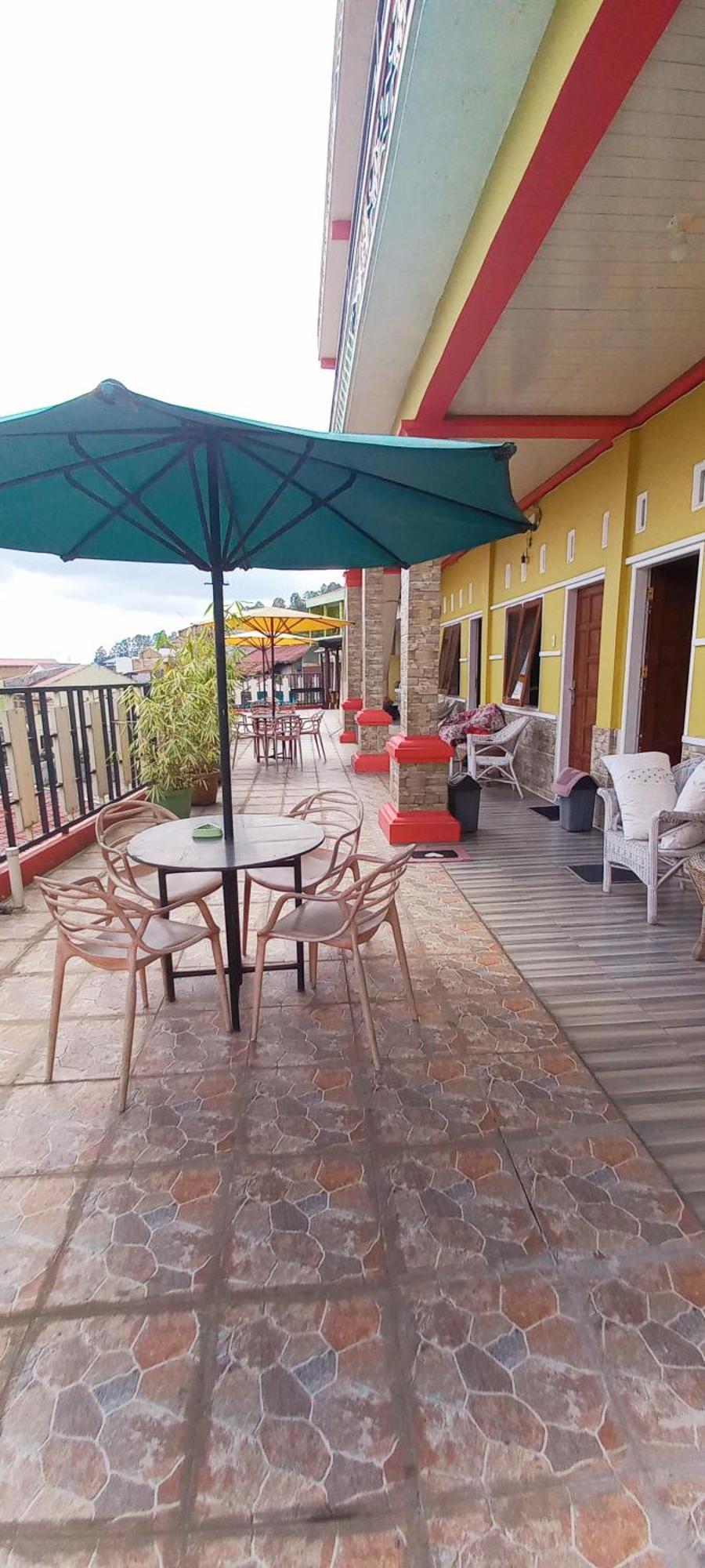 Welcome To Wisma Sunrise Guest House 10 Minutes By Walking To The Big Fruit Market Berastagi Exterior photo